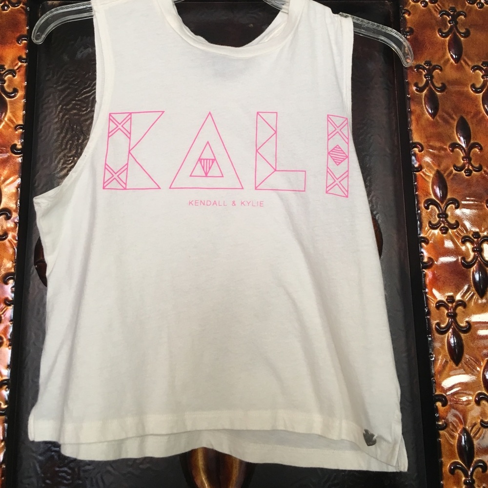 Kendall & Kylie cream tee